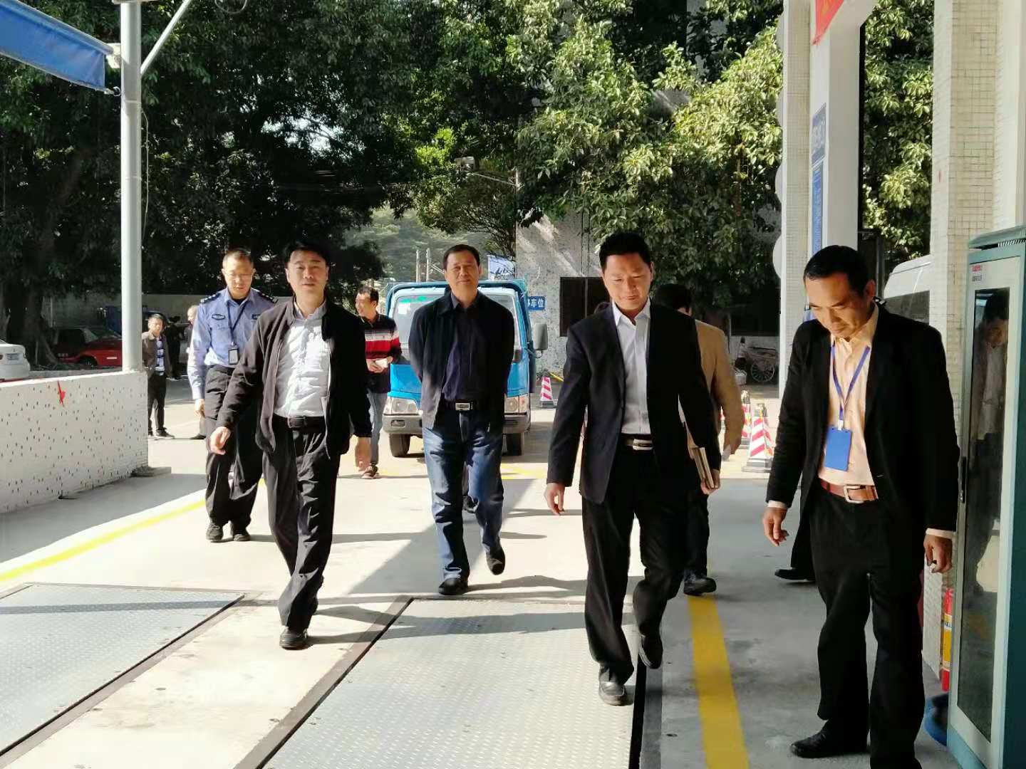 廣東省公安廳車(chē)管處汪春洋副處長(cháng)蒞臨我司三檢合一改造的檢測站指導工作